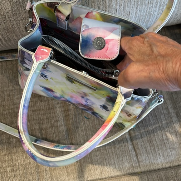 Betsy Johnson water colored floral patent leather Crossbody bag detachable strap - Picture 7 of 9